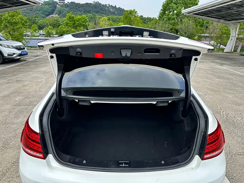 Mercedes-Benz E-Class (Import) — миниатюра 21