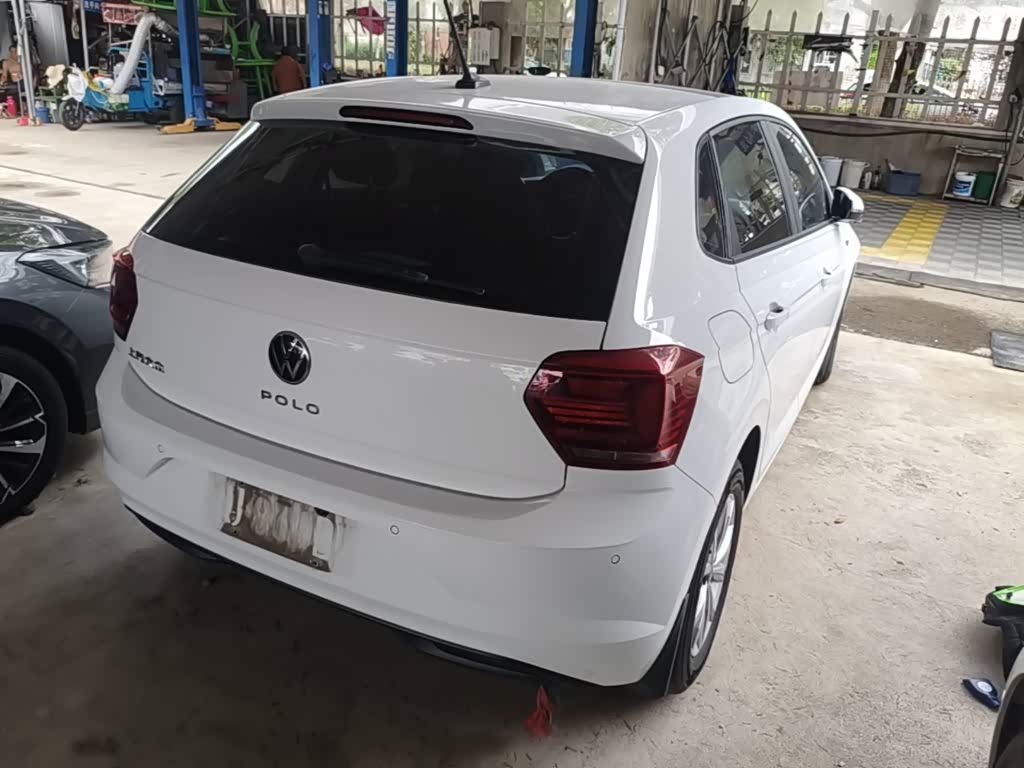 Volkswagen Polo 1.5 л 2023 г. Белый, пробег 30800 км