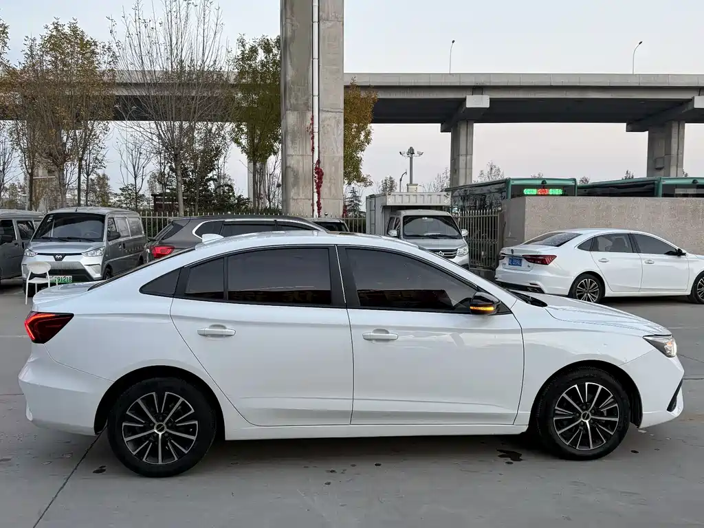 ROEWE I5