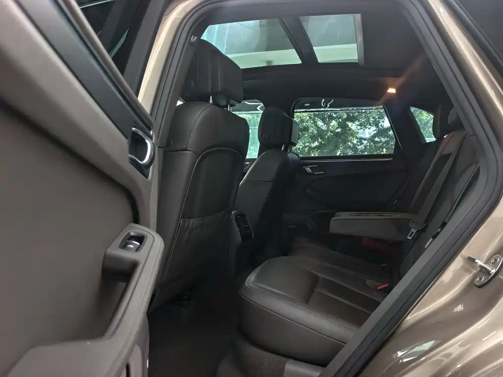 Porsche Macan — миниатюра 3