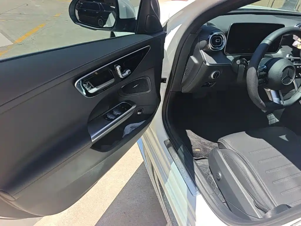 Mercedes-Benz C-Class — миниатюра 16