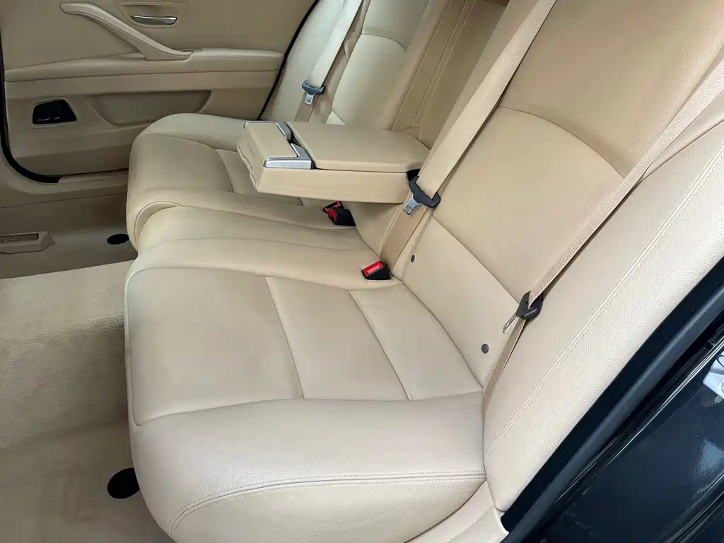 BMW 5 Series — миниатюра 7