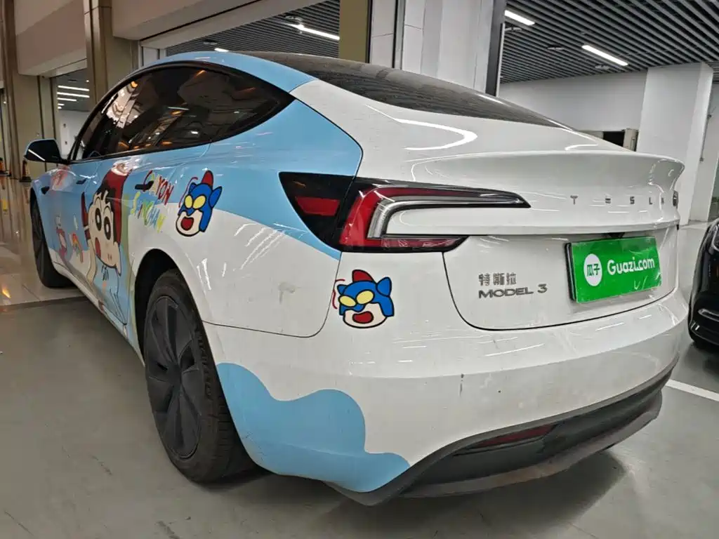 Tesla Model 3 — миниатюра 5
