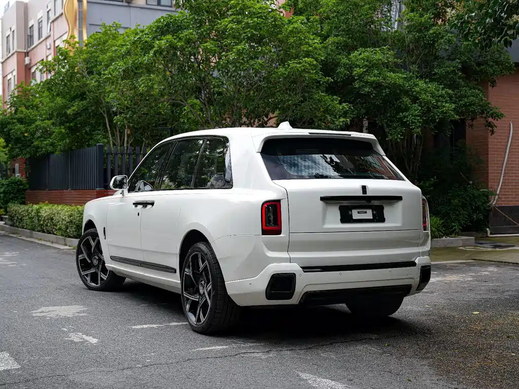 Rolls-Royce Cullinan — миниатюра 3