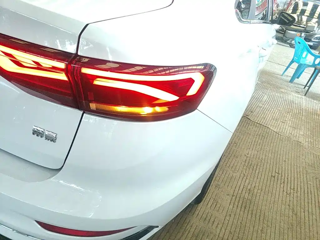 Geely Emgrand — миниатюра 8