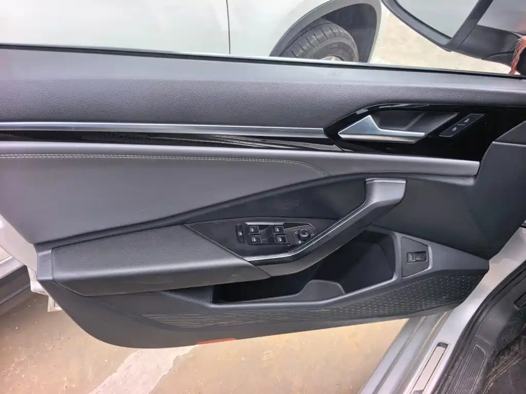 Volkswagen Sagitar — миниатюра 6