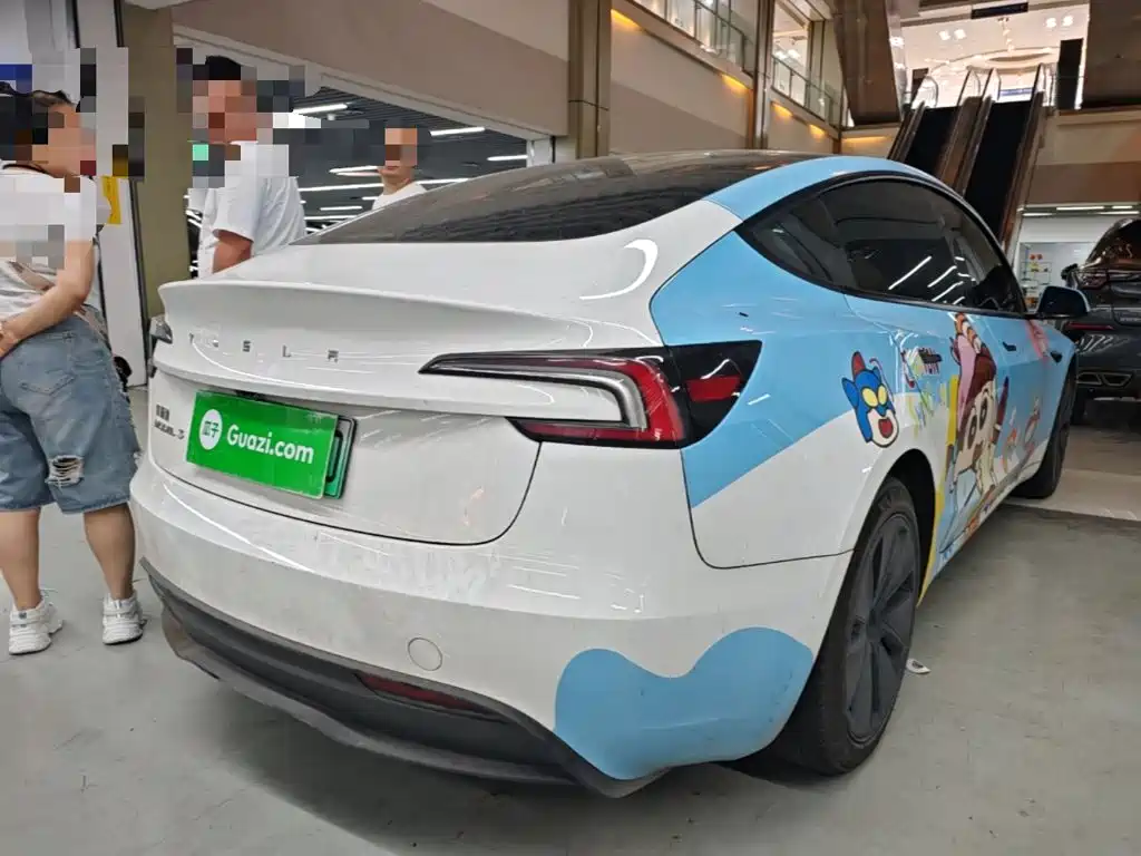 Tesla Model 3 — миниатюра 7