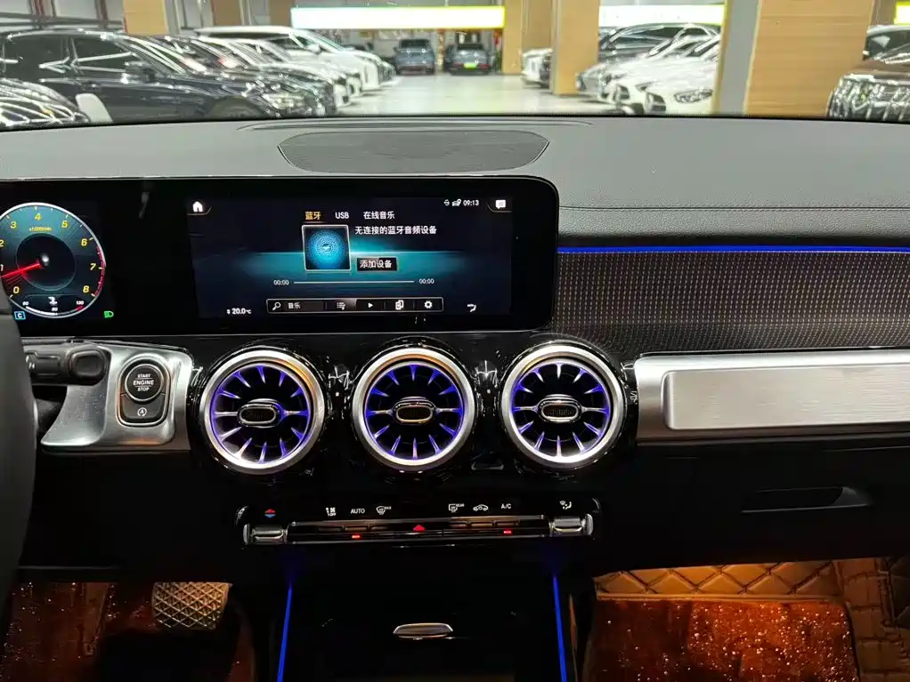 Mercedes-Benz GLB — миниатюра 9