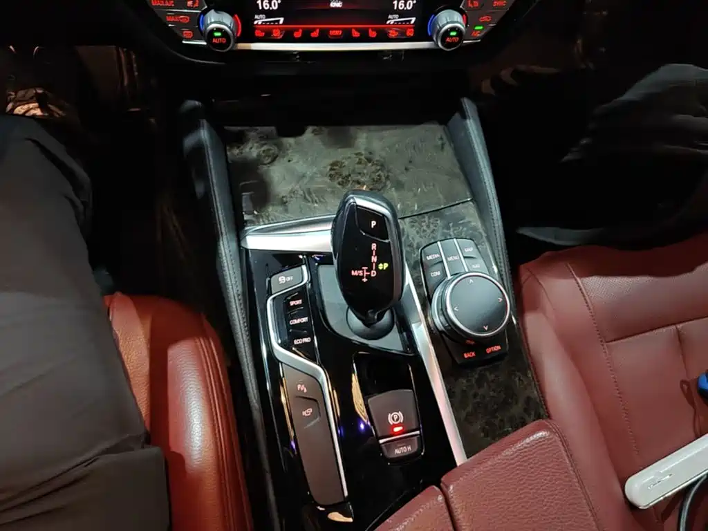 BMW 5 Series — миниатюра 14