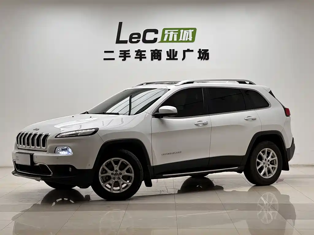 Купить Jeep Cherokee