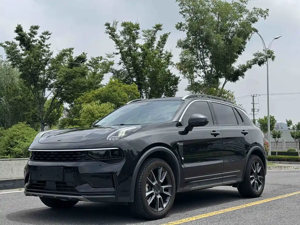 Купить Lynk & Co 01