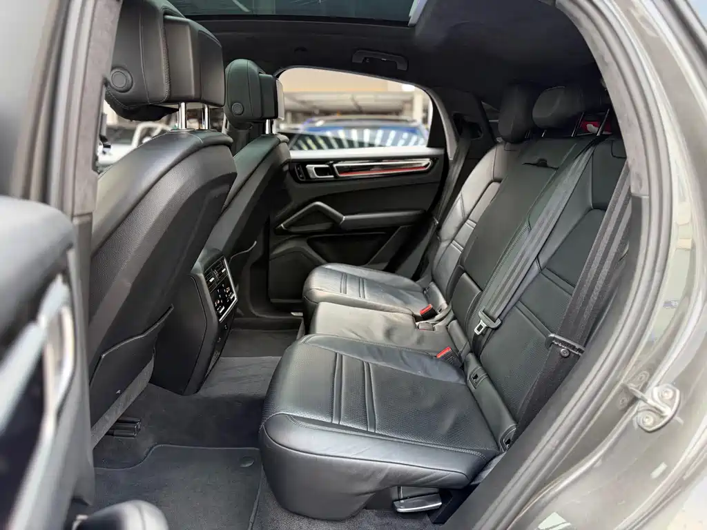 Porsche Cayenne — миниатюра 23