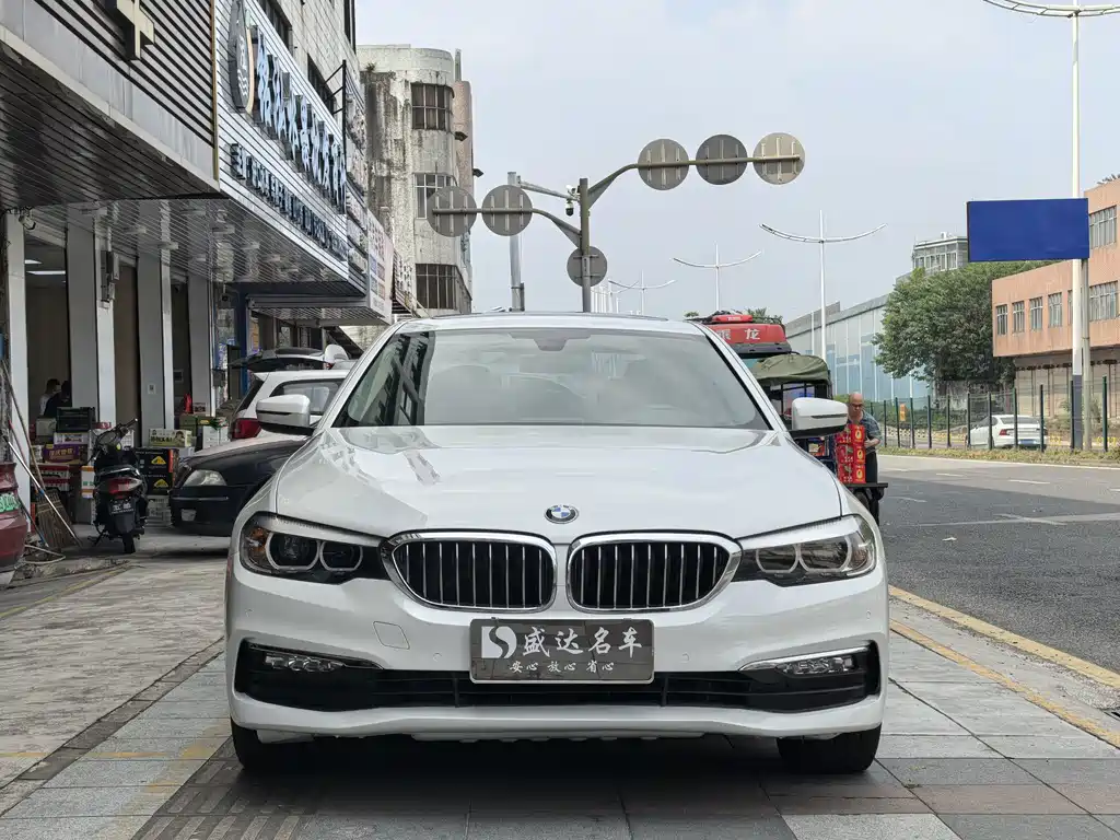 BMW 5 Series — миниатюра 2