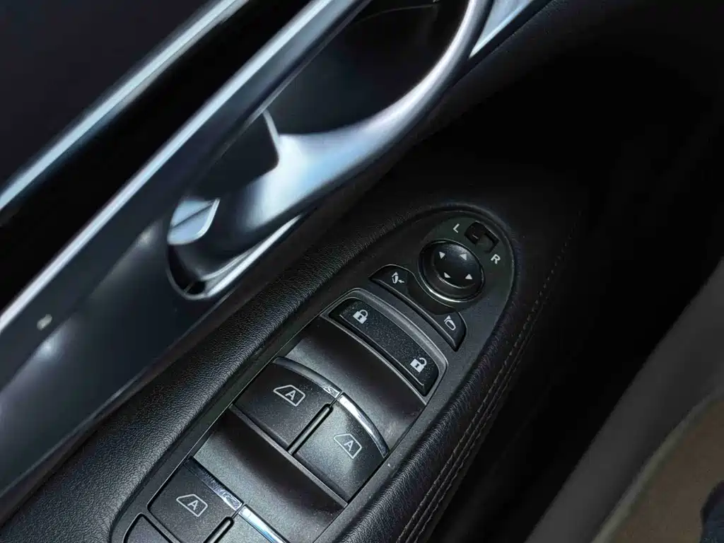 Infiniti Q70 — миниатюра 9