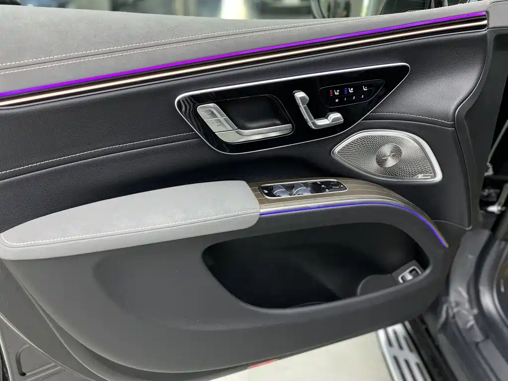 Mercedes-Benz EQS SUV — миниатюра 19