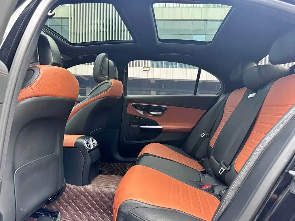 Mercedes-Benz C-Class — миниатюра 8