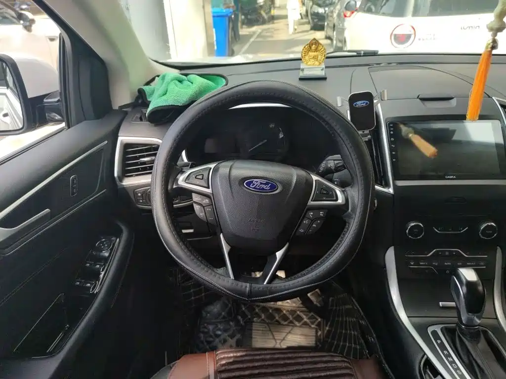 Ford Edge — миниатюра 6