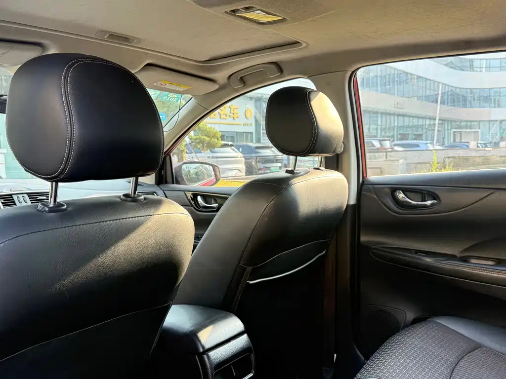 Nissan Tiida — миниатюра 10