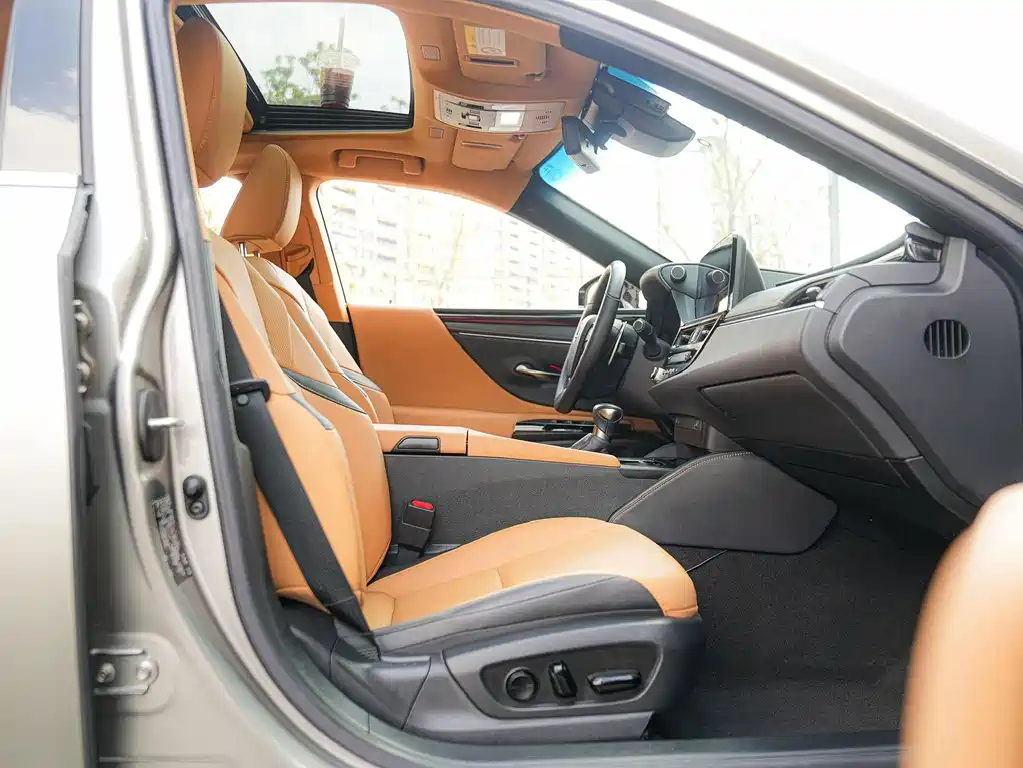 Lexus ES — миниатюра 11
