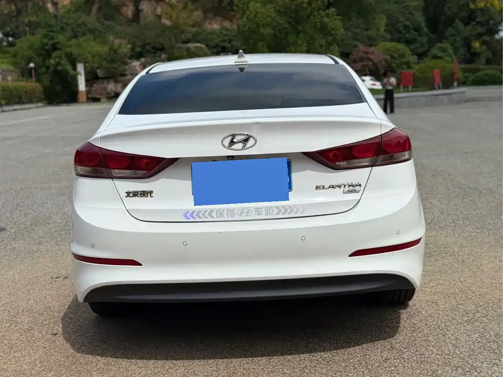 Hyundai Elantra — миниатюра 4