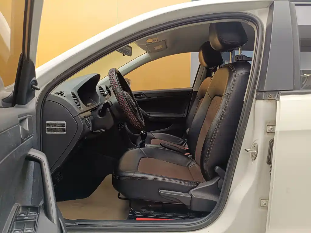 Volkswagen Jetta — миниатюра 14