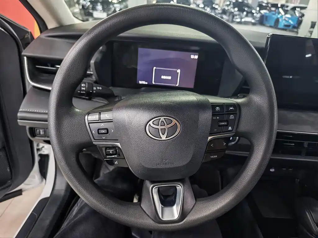 Toyota Camry — миниатюра 16