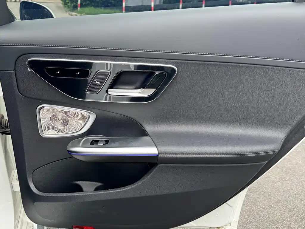Mercedes-Benz C-Class — миниатюра 11