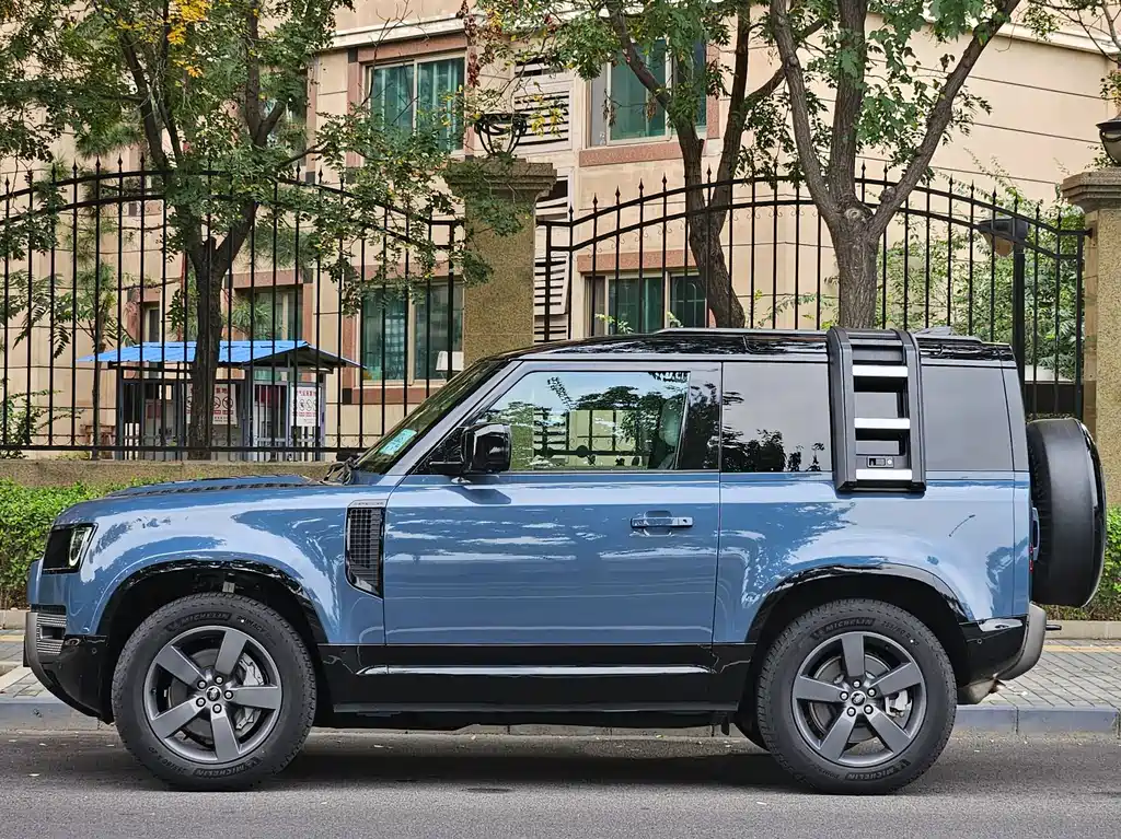 Land Rover Defender — миниатюра 2