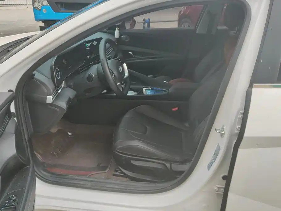 Hyundai Elantra — миниатюра 9