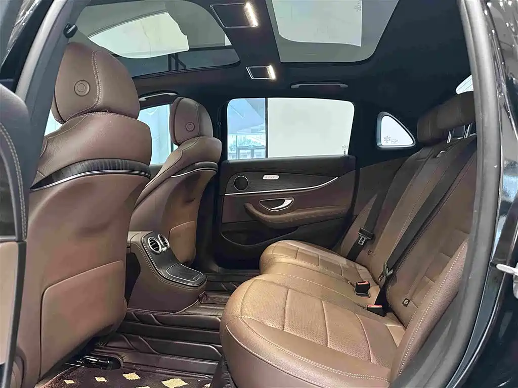 Mercedes-Benz E-Class — миниатюра 6