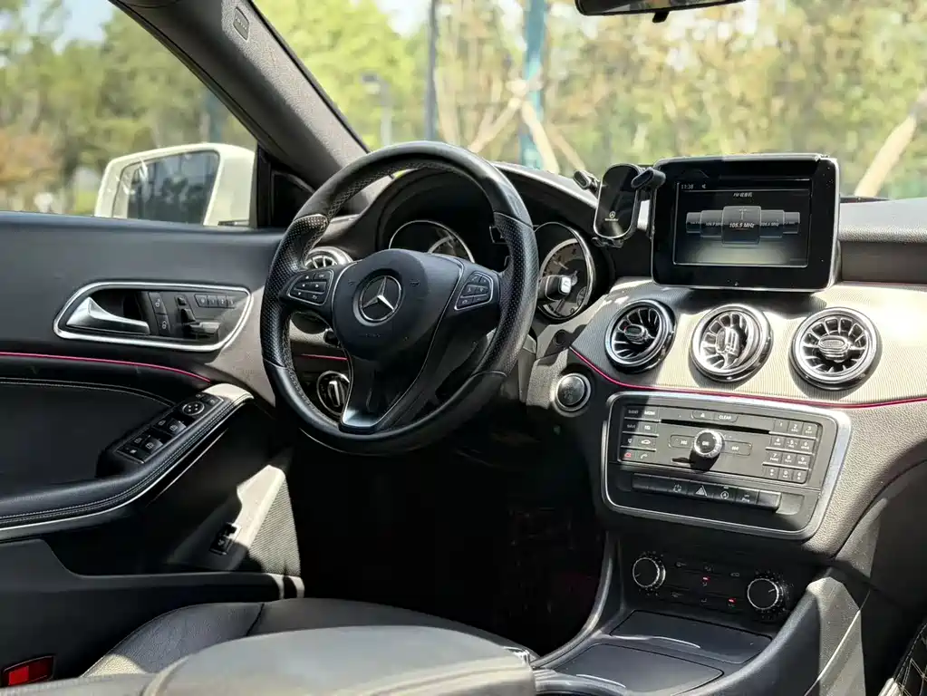 Mercedes-Benz CLA 2015 CLA 200