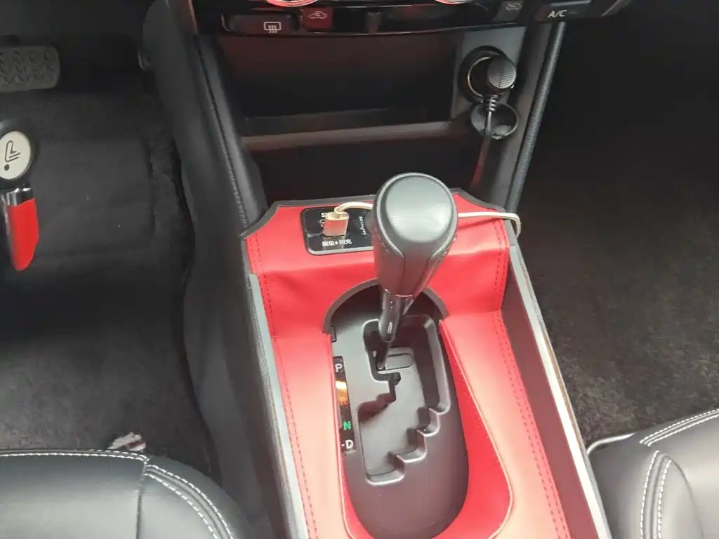 Toyota Yaris L — миниатюра 10