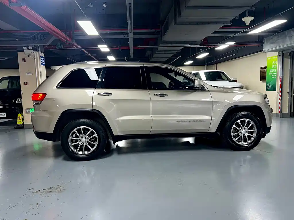 Jeep Grand Cherokee (Import) — миниатюра 3
