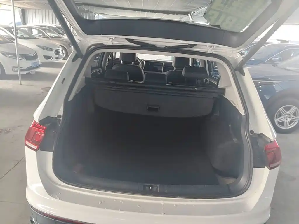 Volkswagen Tiguan L — миниатюра 19