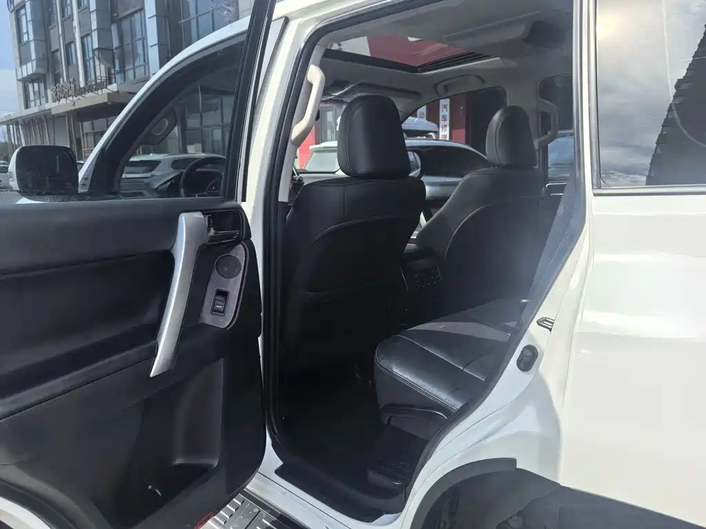 Toyota Land Cruiser Prado 2014 4.0L AT TX-L NAVI