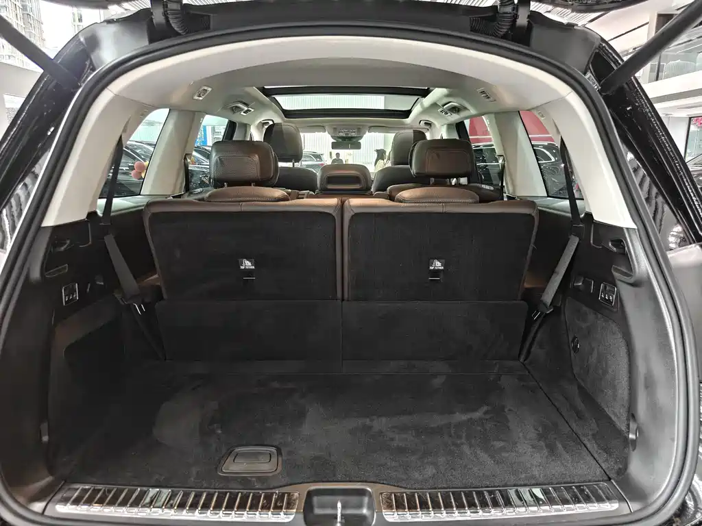Mercedes-Benz GLS — миниатюра 23