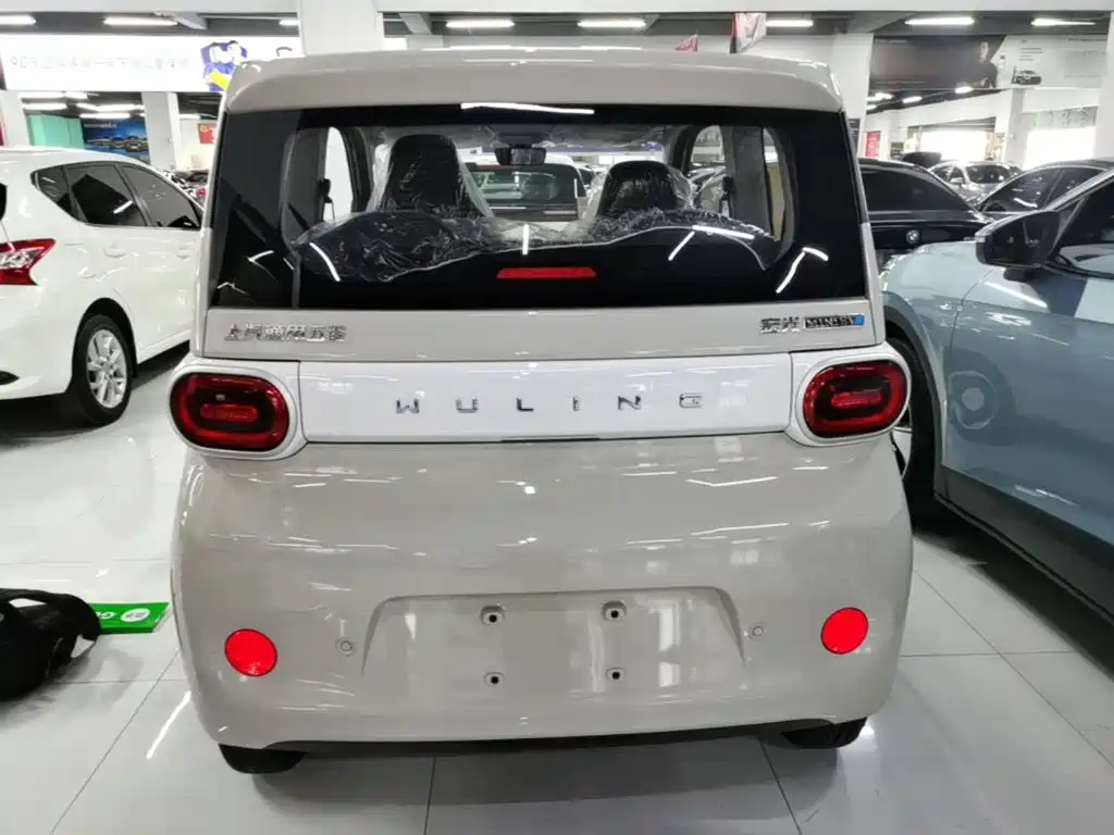 Wuling MINIEV — миниатюра 6