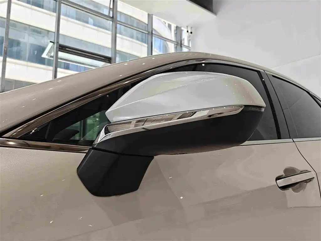 Lexus NX — миниатюра 6