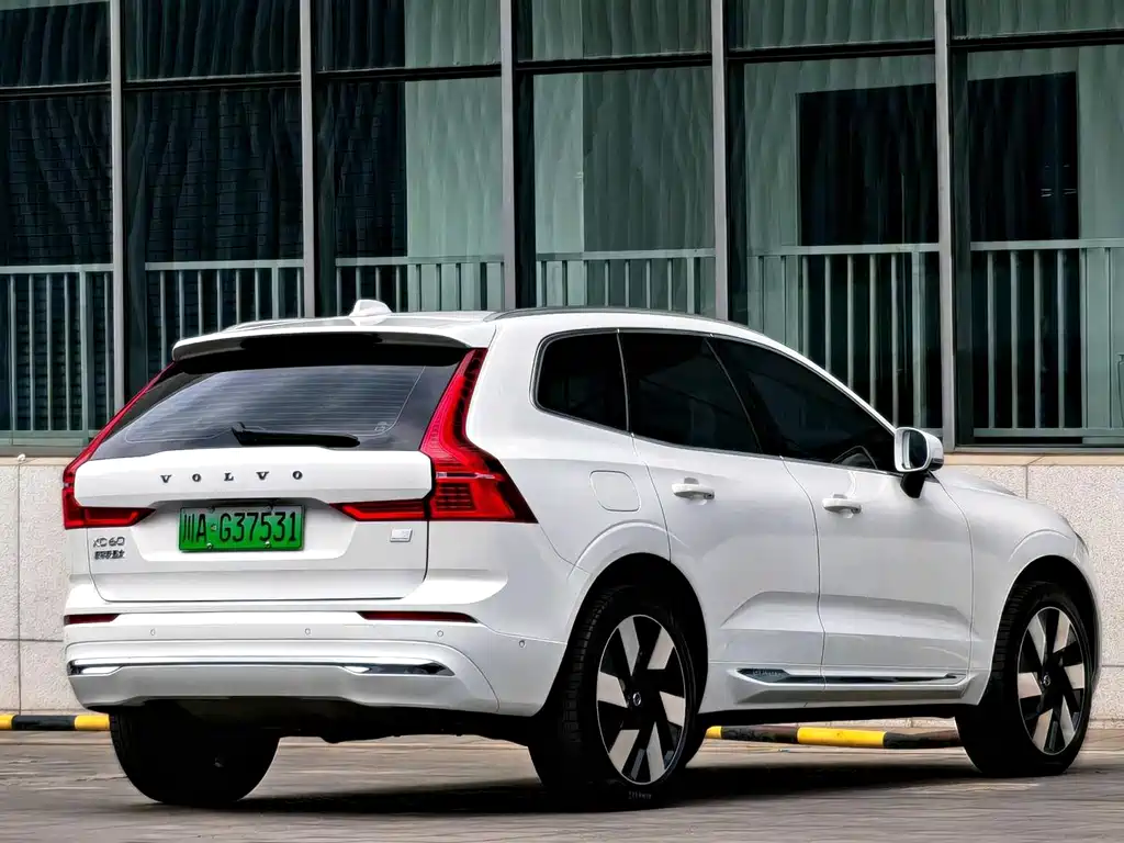 Volvo XC60 PHEV — миниатюра 18