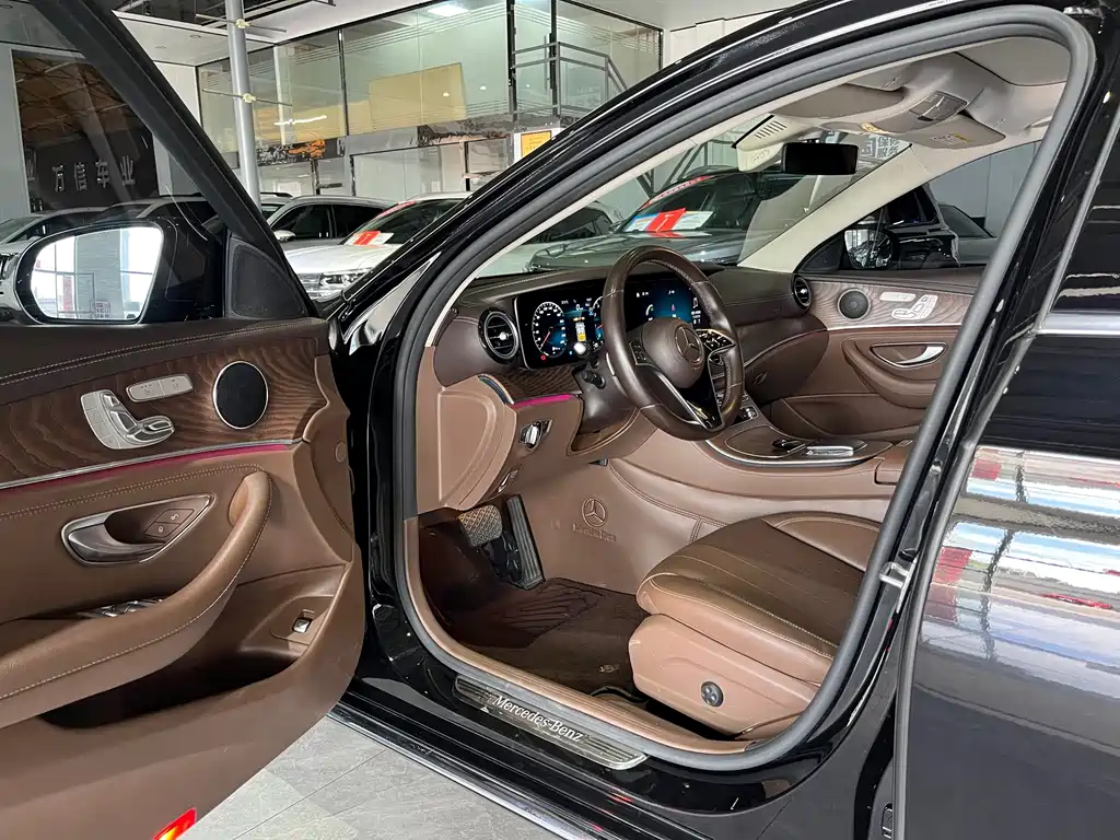 Mercedes-Benz E-Class — миниатюра 7
