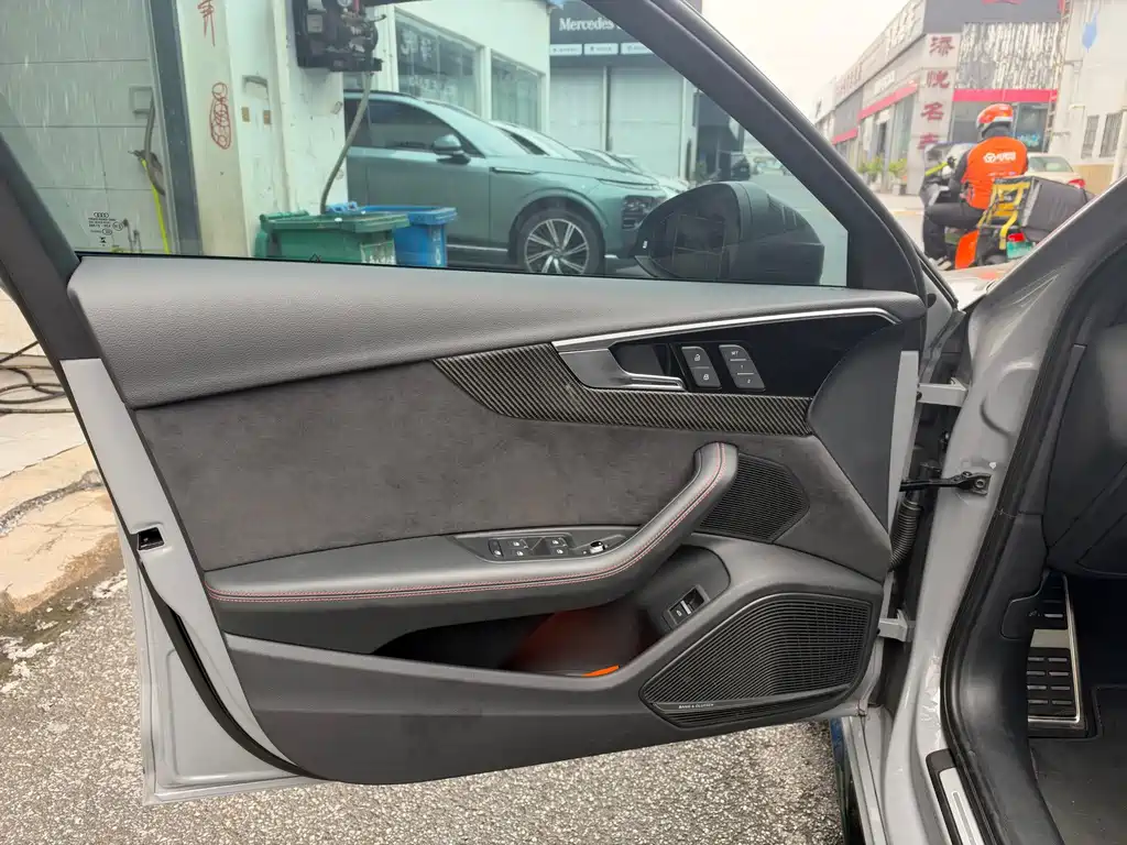 Audi RS 4 — миниатюра 9