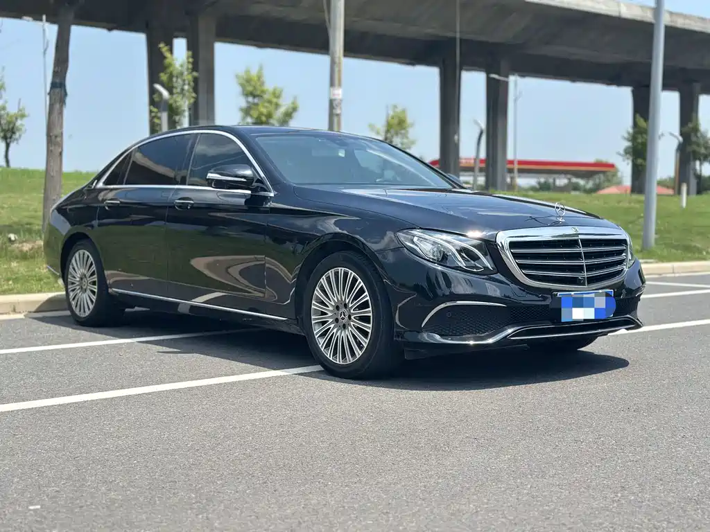 Mercedes-Benz E-Class — миниатюра 2