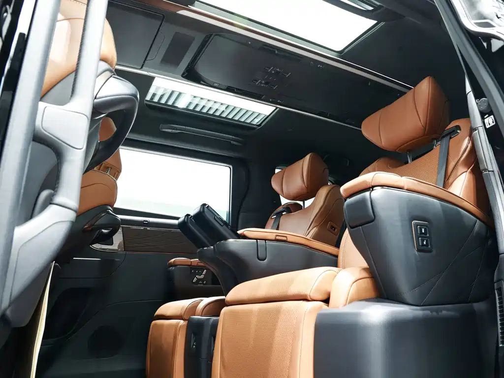 Toyota Alphard — миниатюра 16