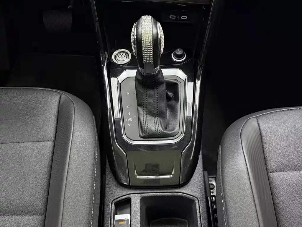 VOLKSWAGEN T ROC EXPLORING SONGS