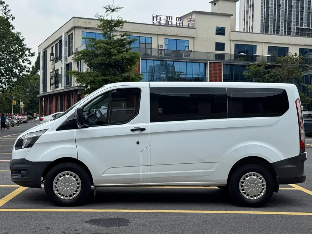 Ford Tourneo — миниатюра 7