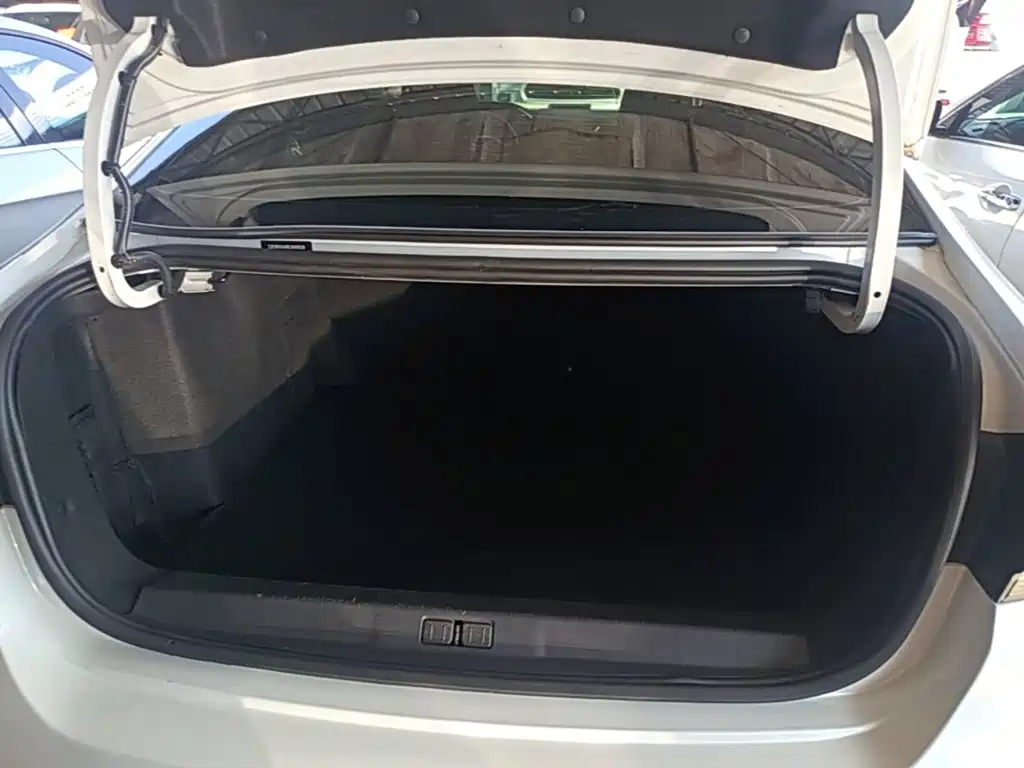 Peugeot 308 — миниатюра 19