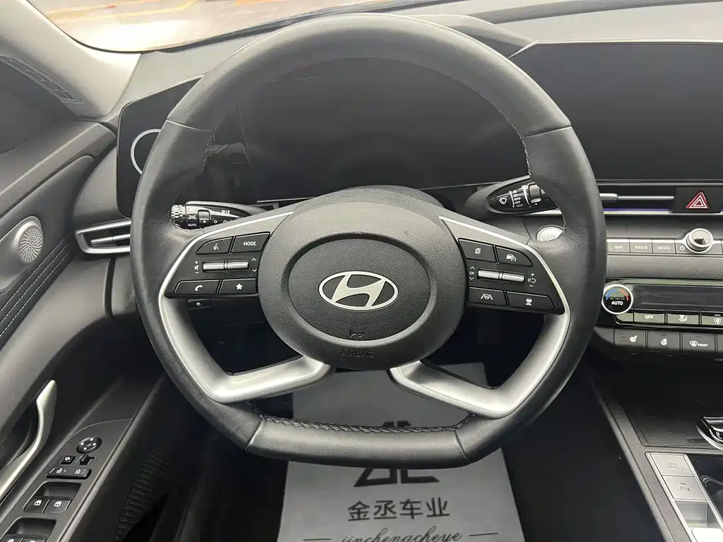 Hyundai Elantra 2023 1.5L CVT TOP Flagship