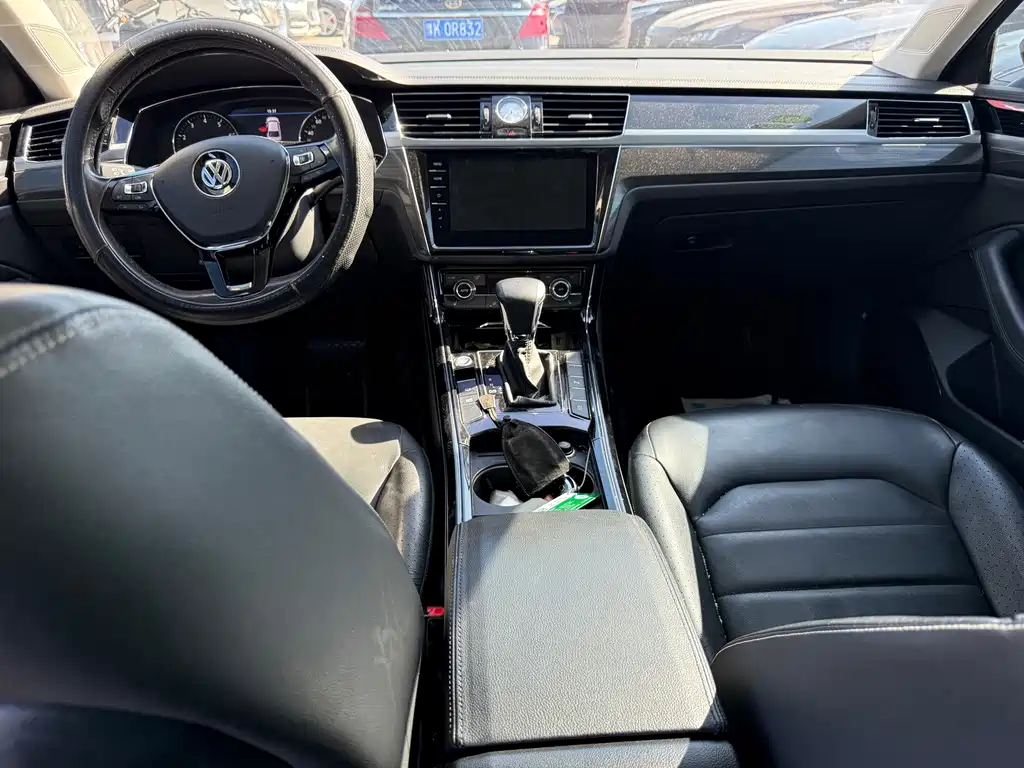 Volkswagen Phideon — миниатюра 6