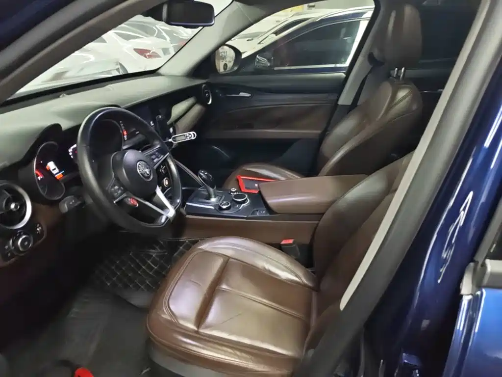 Alfa Romeo Stelvio — миниатюра 15