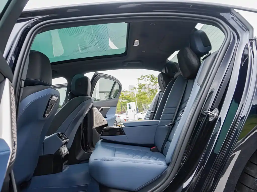 BMW 5 Series — миниатюра 28